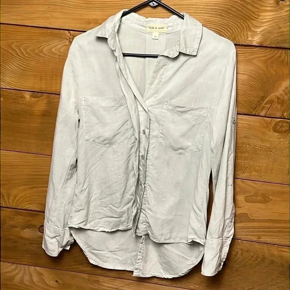 Cloth & Stone Womens Button up shirt slit in back off white pockets oversized
